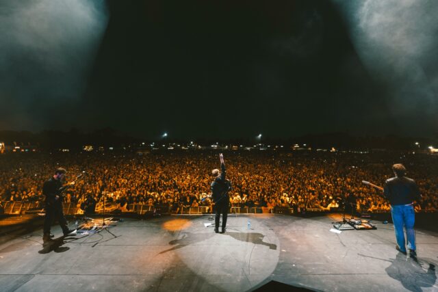 looking

through

the

dublin

photos

with 

massive

smiles

on

our

faces!

shall

we

do

it

again

one

last

time?

📸: @thisiswolff
